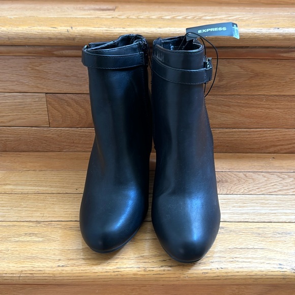 NWT EXPRESS black Wedge Heels Ankle Boots Size 8 - Picture 1 of 9